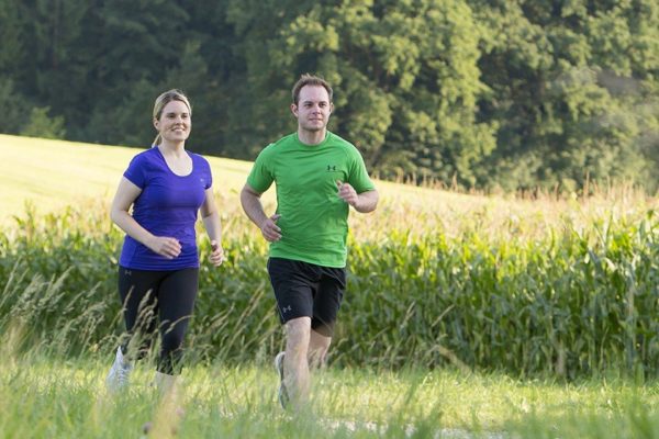 Cosinuss_Personal-Training_ausdauertrainingundschnelligkeit1_01-e1424535929527 running in the nature