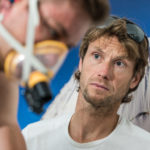 Gerrit Glomser testet mit dem Höhensimulator
