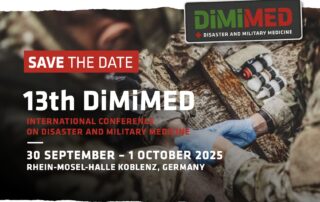 Save-the-Date für die DiMiMed-Veranstaltung mit allen wichtigen Informationen. Im Hintergrund sind Personen in Tarnkleidung zu sehen.