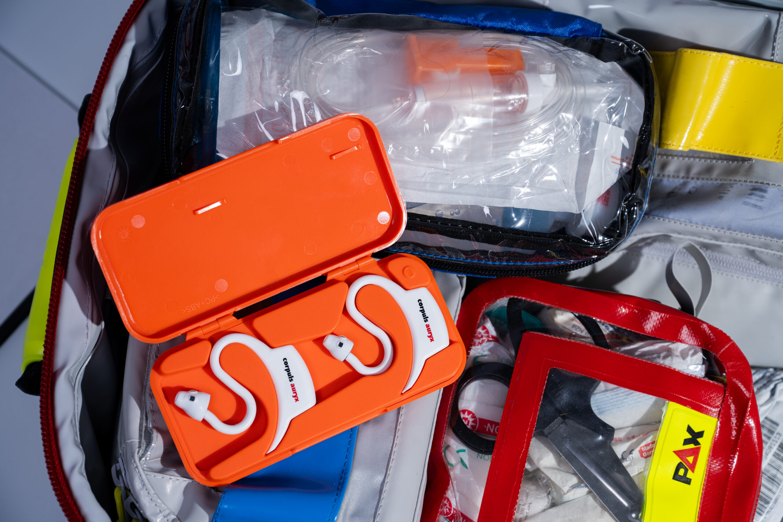 auryx-Sensoren auf offenem Rucksack Kopie
